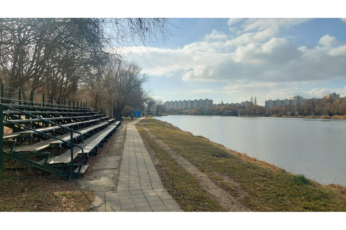 FOTO: Takto vyzerali zimné februárové dni na Jazere, počasie prialo otužilcom aj fanúšikom jari, foto 9