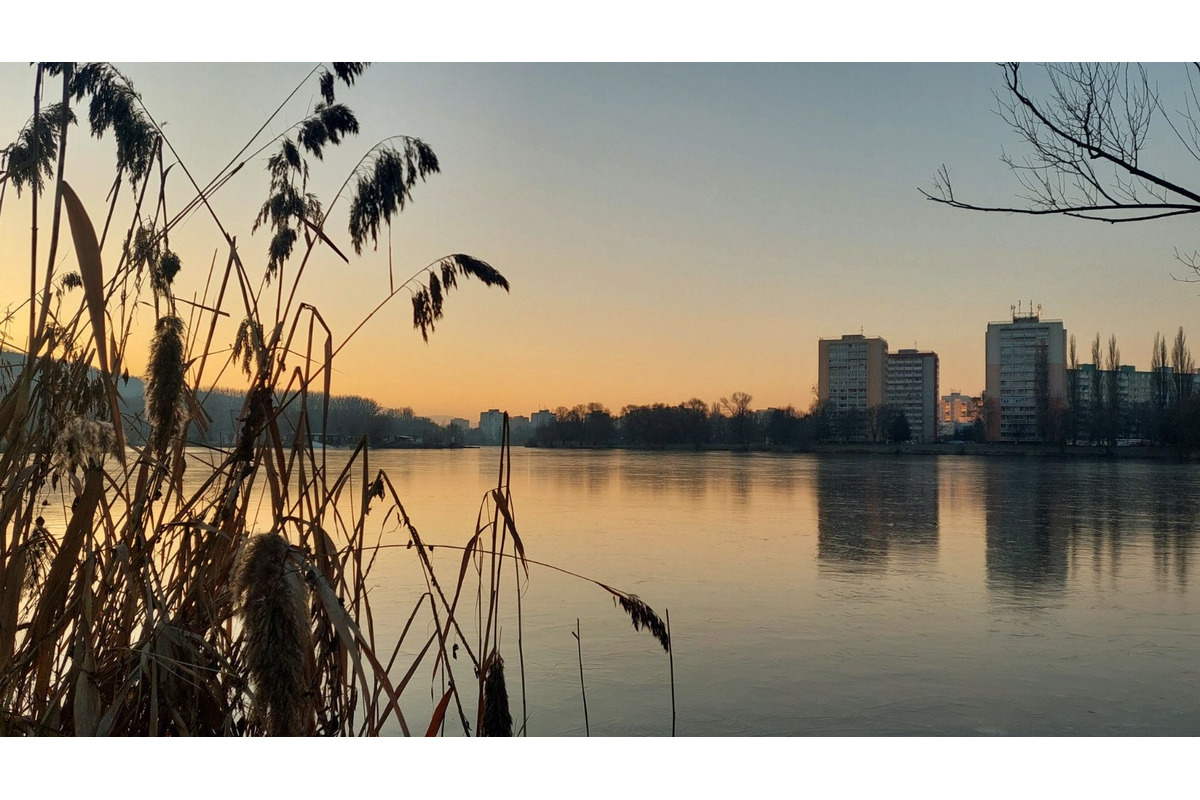 FOTO: Takto vyzerali zimné februárové dni na Jazere, počasie prialo otužilcom aj fanúšikom jari, foto 16