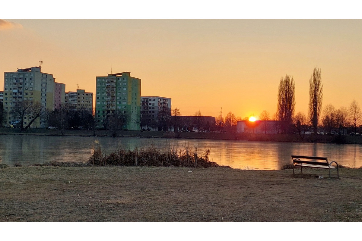 FOTO: Takto vyzerali zimné februárové dni na Jazere, počasie prialo otužilcom aj fanúšikom jari, foto 18