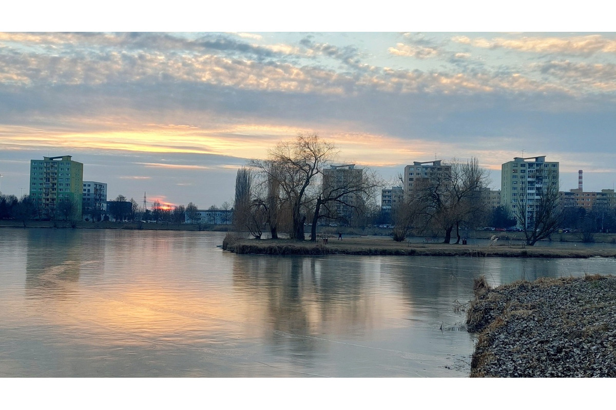 FOTO: Takto vyzerali zimné februárové dni na Jazere, počasie prialo otužilcom aj fanúšikom jari, foto 19