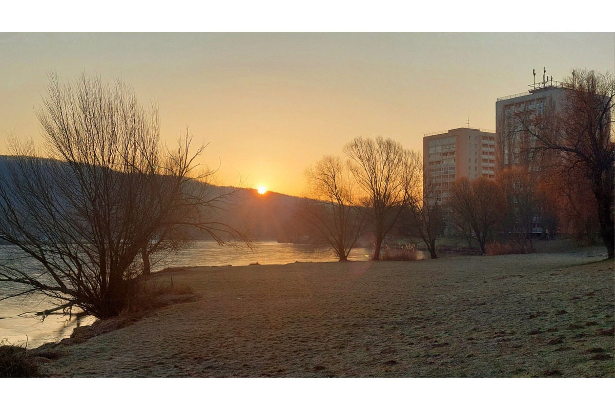 FOTO: Takto vyzerali zimné februárové dni na Jazere, počasie prialo otužilcom aj fanúšikom jari, foto 21