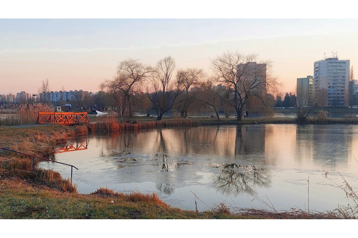 FOTO: Takto vyzerali zimné februárové dni na Jazere, počasie prialo otužilcom aj fanúšikom jari, foto 22