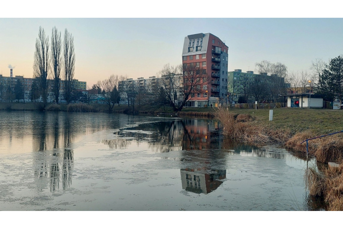 FOTO: Takto vyzerali zimné februárové dni na Jazere, počasie prialo otužilcom aj fanúšikom jari, foto 23