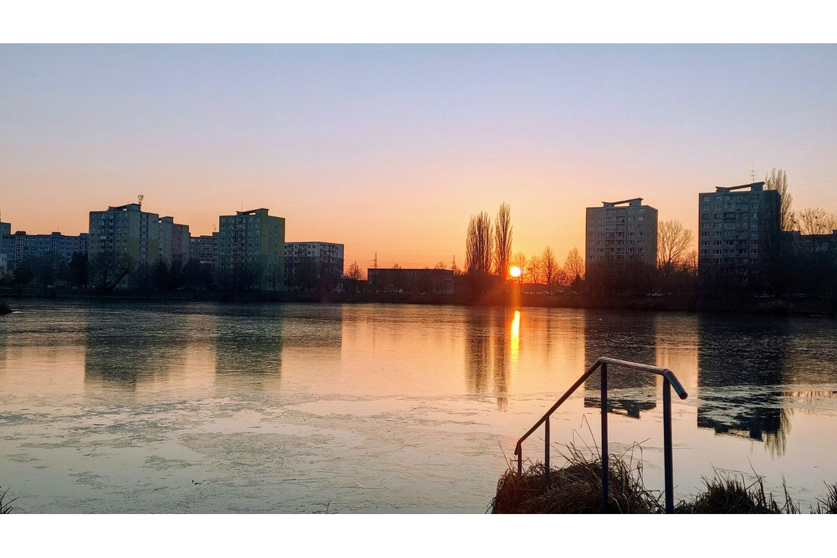 FOTO: Takto vyzerali zimné februárové dni na Jazere, počasie prialo otužilcom aj fanúšikom jari, foto 24