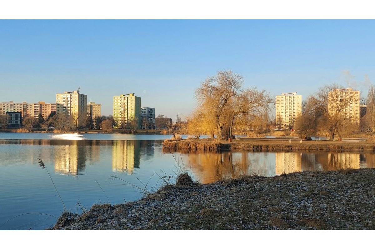 FOTO: Takto vyzerali zimné februárové dni na Jazere, počasie prialo otužilcom aj fanúšikom jari, foto 26