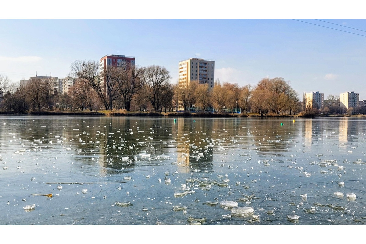 FOTO: Takto vyzerali zimné februárové dni na Jazere, počasie prialo otužilcom aj fanúšikom jari, foto 1
