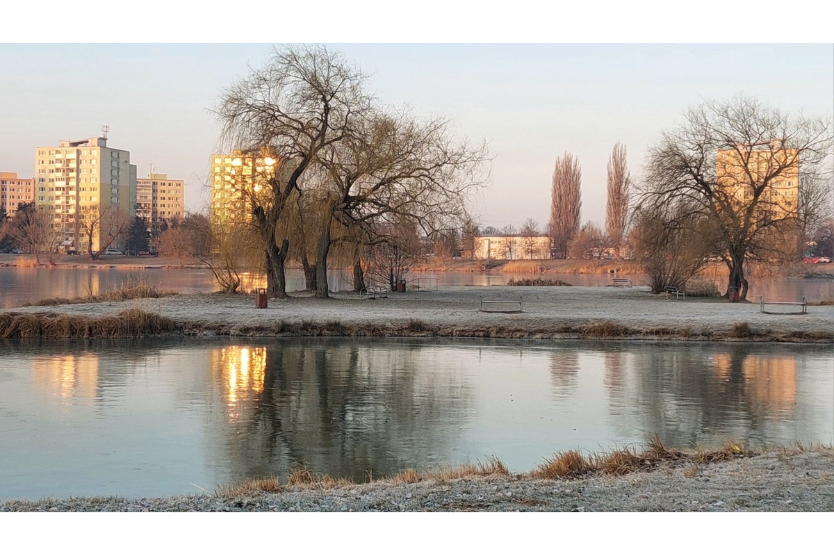 FOTO: Takto vyzerali zimné februárové dni na Jazere, počasie prialo otužilcom aj fanúšikom jari, foto 29