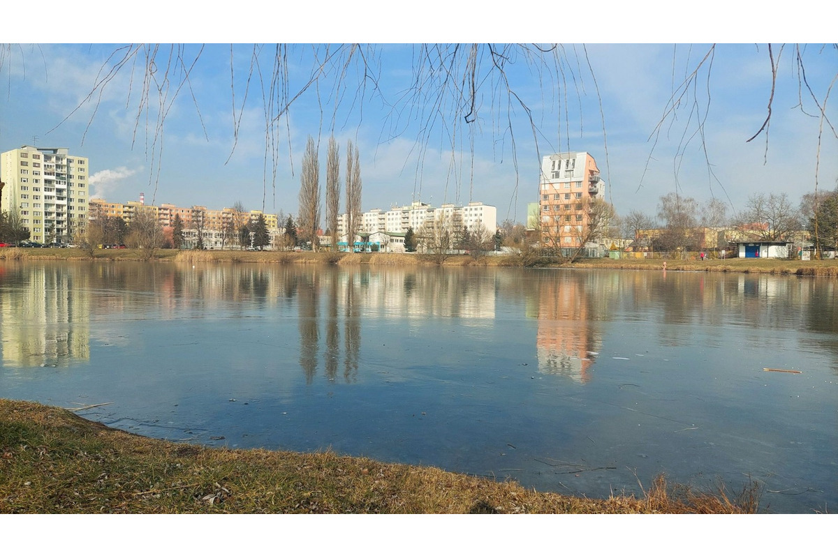 FOTO: Takto vyzerali zimné februárové dni na Jazere, počasie prialo otužilcom aj fanúšikom jari, foto 33