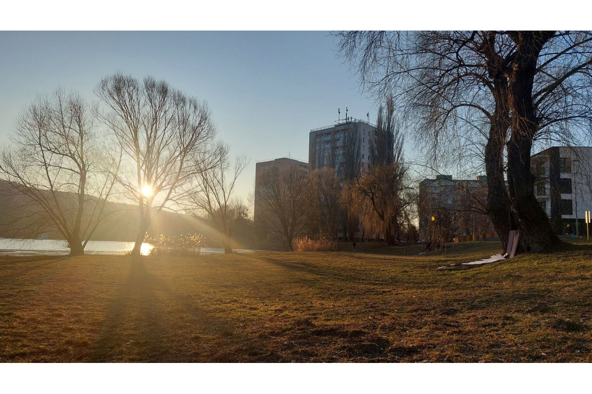 FOTO: Takto vyzerali zimné februárové dni na Jazere, počasie prialo otužilcom aj fanúšikom jari, foto 34