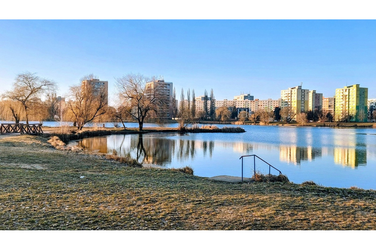 FOTO: Takto vyzerali zimné februárové dni na Jazere, počasie prialo otužilcom aj fanúšikom jari, foto 35