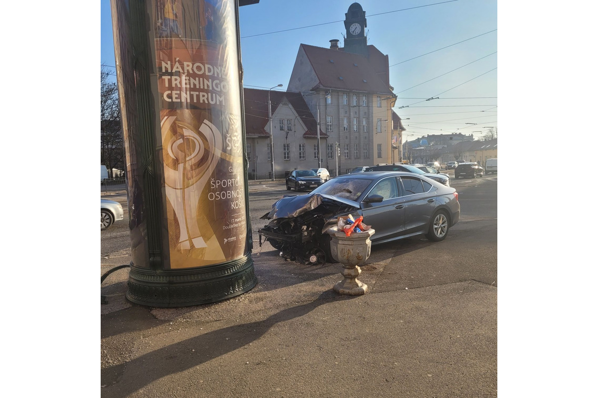 FOTO: Nehoda pri Starej jazdiarni, foto 7