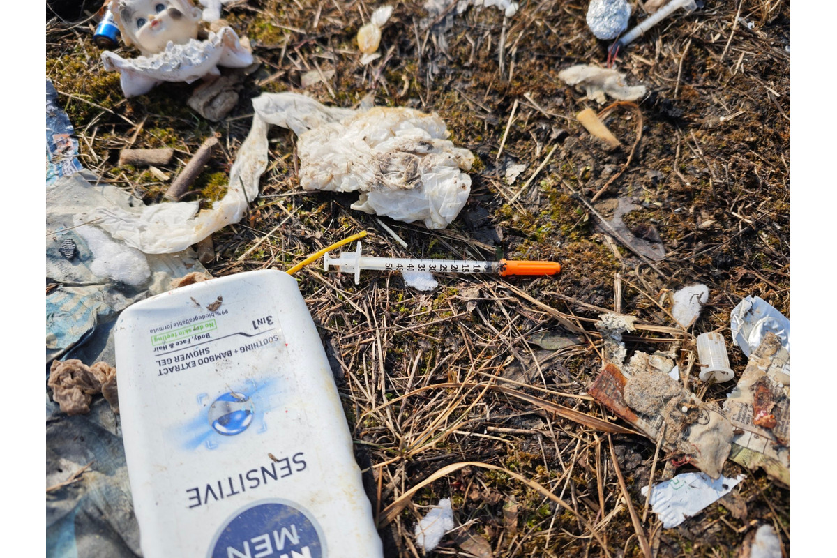 Na odľahlých miestach nájdete rôzne veci od kabeliek, oblečenia a elektroniky, foto 2