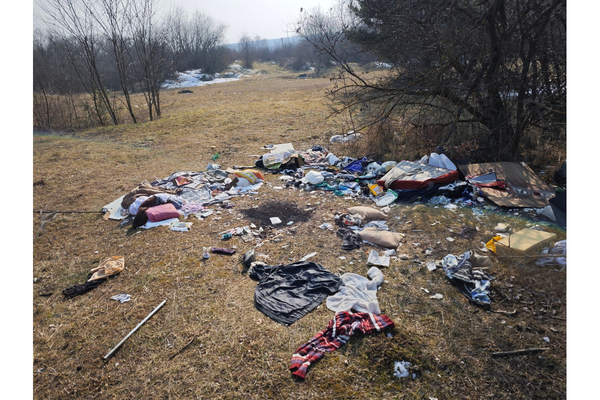 Na odľahlých miestach nájdete rôzne veci od kabeliek, oblečenia a elektroniky, foto 5