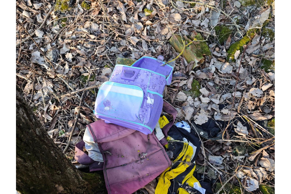 Na odľahlých miestach nájdete rôzne veci od kabeliek, oblečenia a elektroniky, foto 6