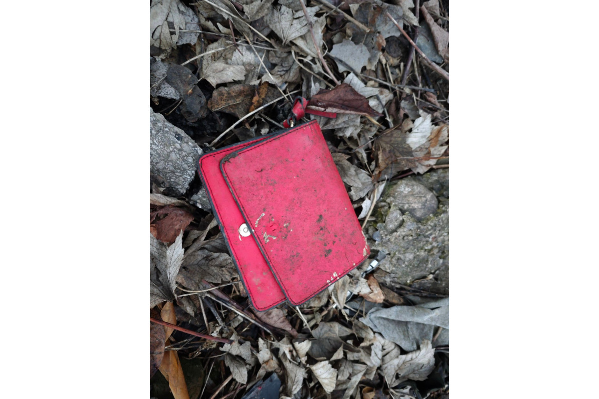 Na odľahlých miestach nájdete rôzne veci od kabeliek, oblečenia a elektroniky, foto 7