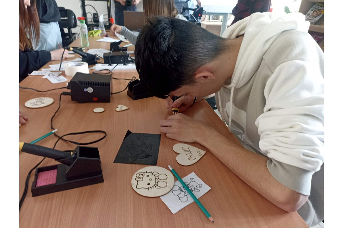 Prvé inteligentné laboratórium otvorili v trebišovskej knižnici, foto 4