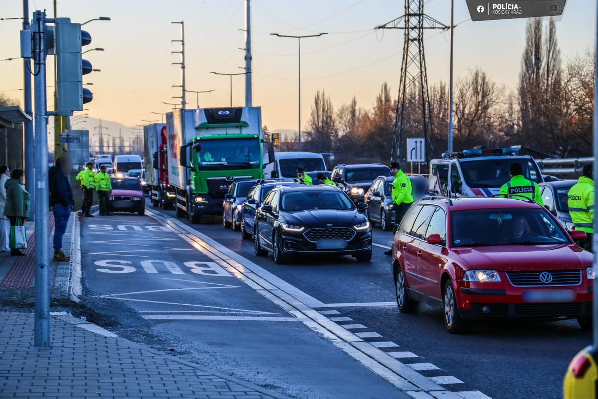 FOTO: Policajná akcia v Košiciach, policajti odstavili časť mesta, foto 1