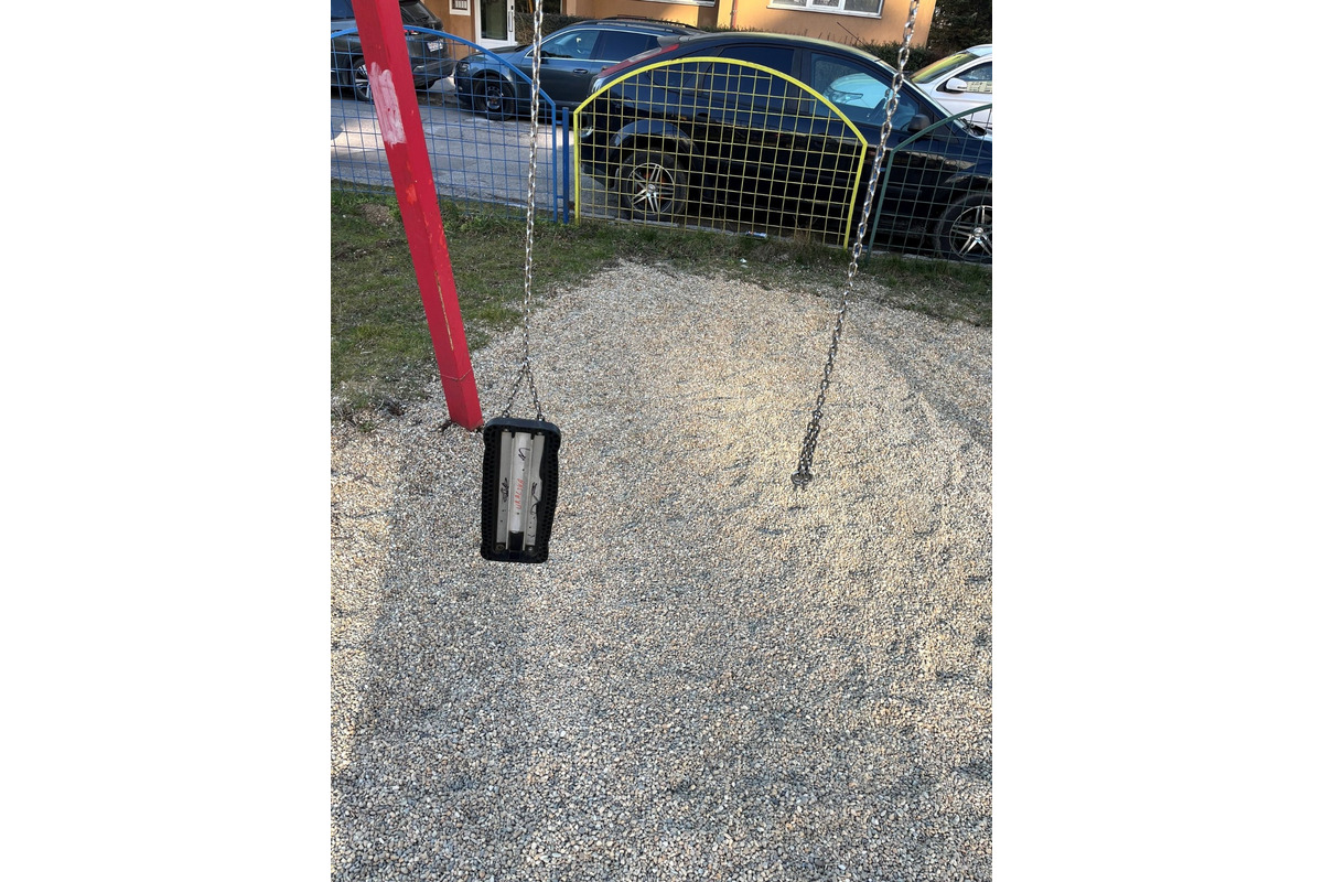 FOTO: Vandali ničia v Košiciach detské ihriská, lavičky aj verejné toalety, foto 5