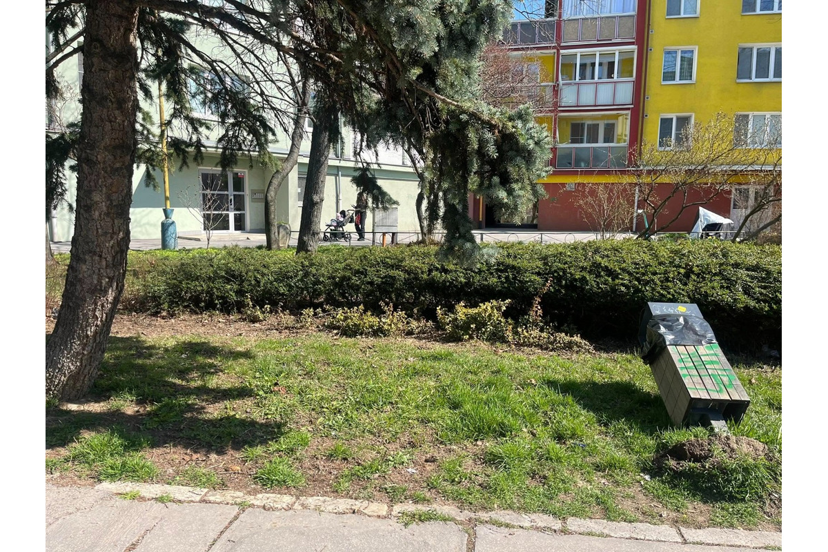 FOTO: Vandali v noci z piatka na sobotu vyčíňali v košickej mestskej časti Juh, foto 2