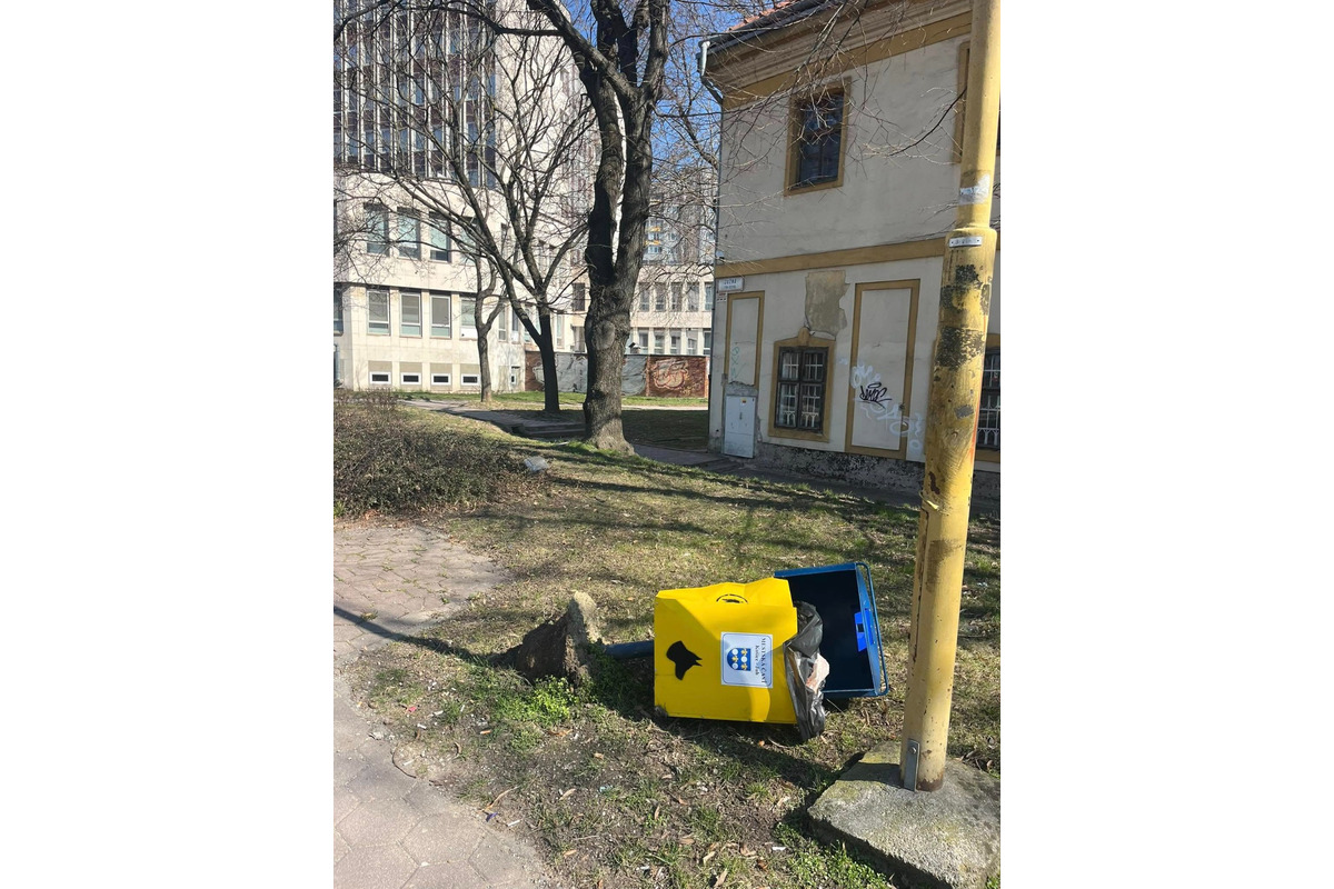 FOTO: Vandali v noci z piatka na sobotu vyčíňali v košickej mestskej časti Juh, foto 4