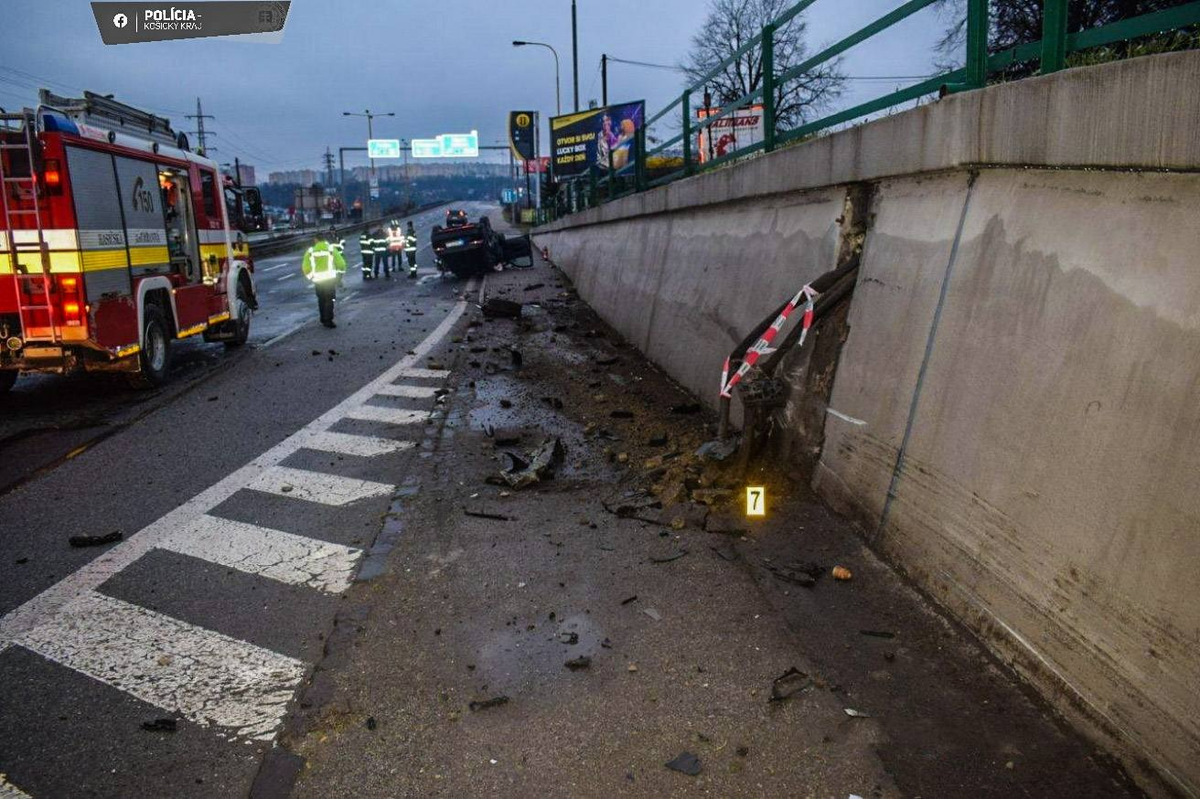 FOTO: Nehoda na Palackého ulici v Košiciach, vodič bol opitý, foto 3