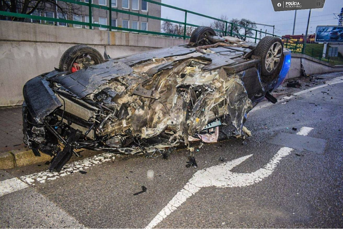 FOTO: Nehoda na Palackého ulici v Košiciach, vodič bol opitý, foto 2