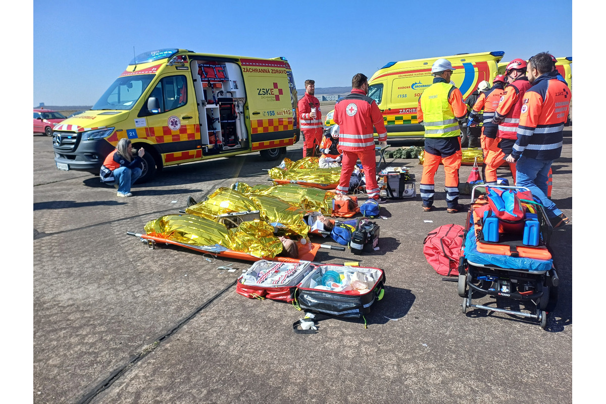 Záchranné zložky úspešne zvládli cvičenie na košickom letisku, foto 1