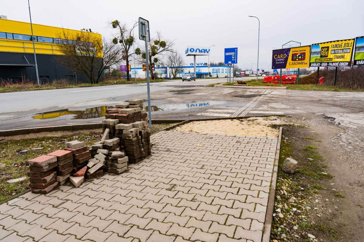 Vedenie mesta Košice zveľaďuje okolie pri obľúbenom futbalovom štadióne, foto 5
