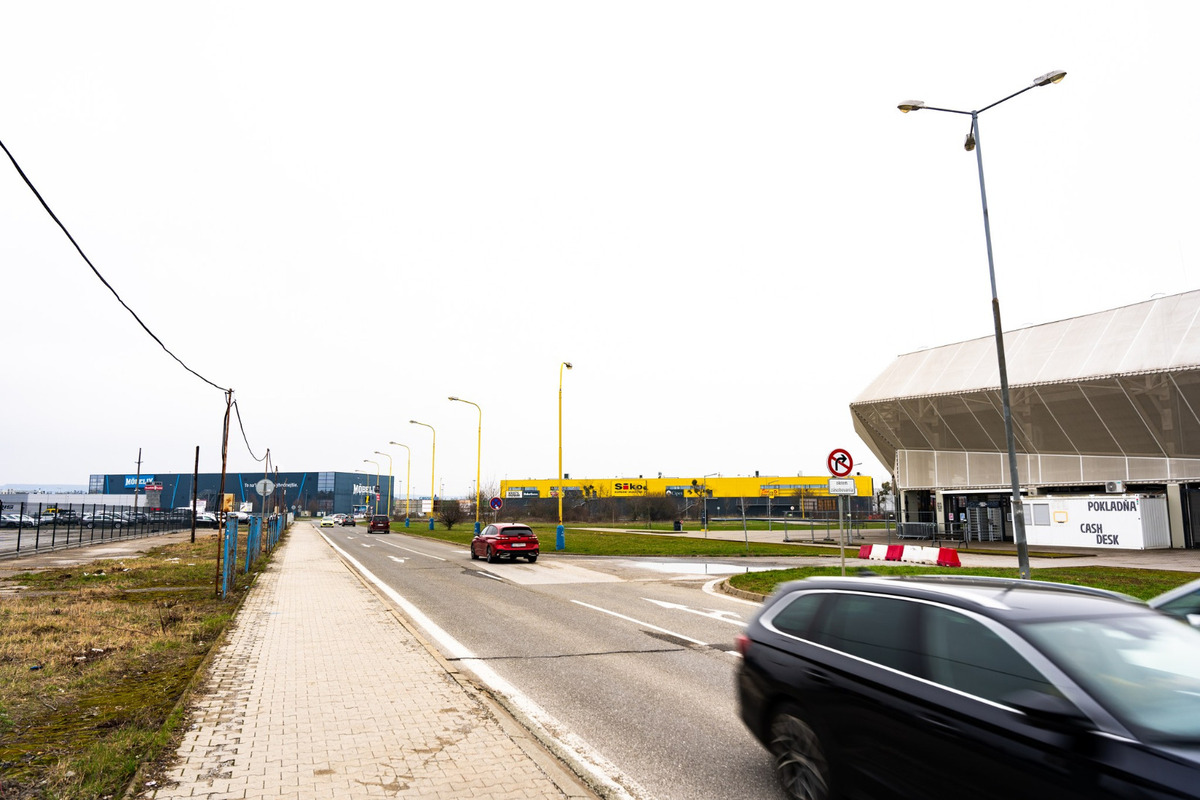 Vedenie mesta Košice zveľaďuje okolie pri obľúbenom futbalovom štadióne, foto 7
