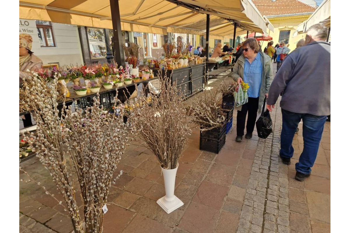 FOTO: Dominikánske námestie ožilo farbami, predajcovia vás vybavia na Veľkú noc, foto 8