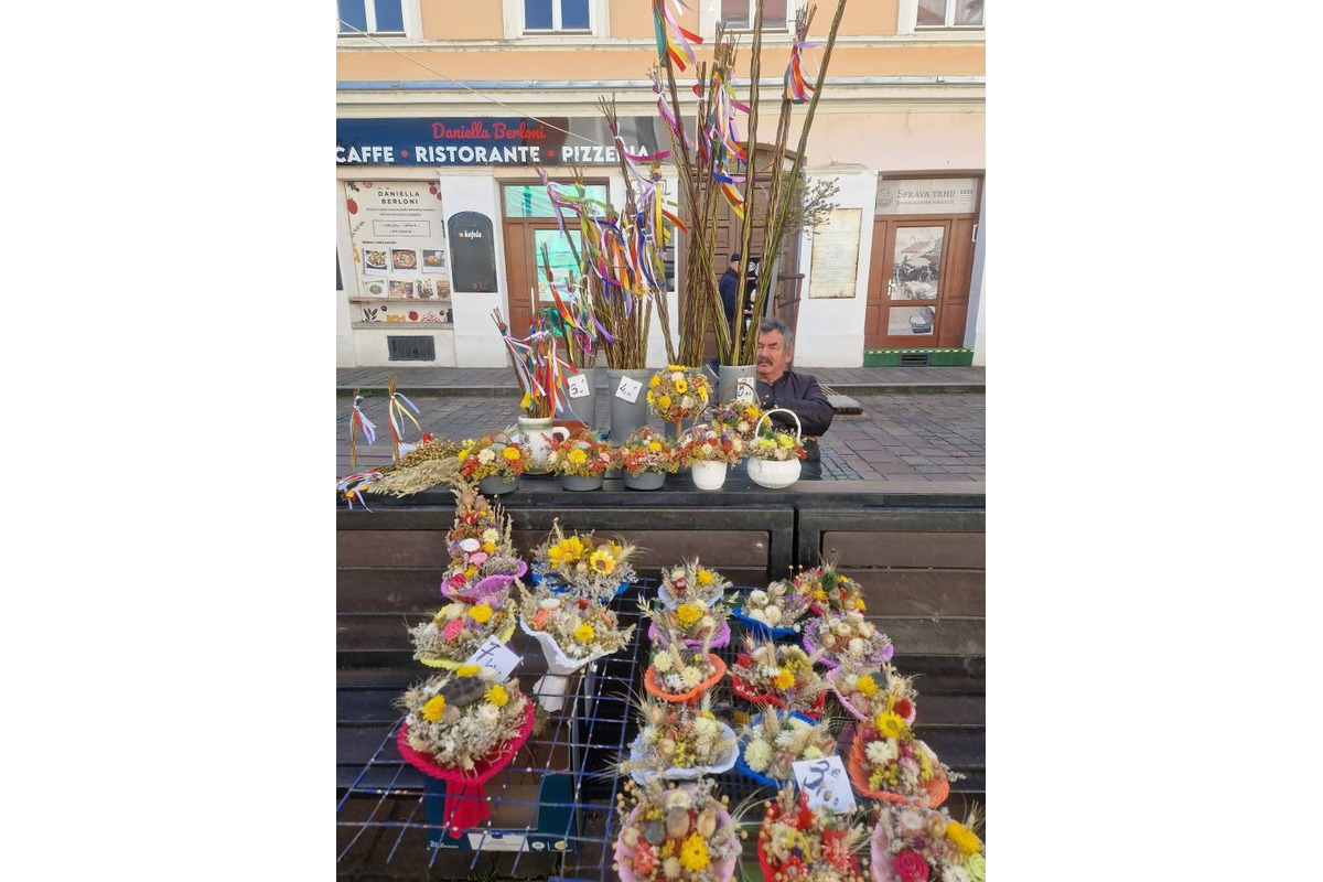 FOTO: Dominikánske námestie ožilo farbami, predajcovia vás vybavia na Veľkú noc, foto 10