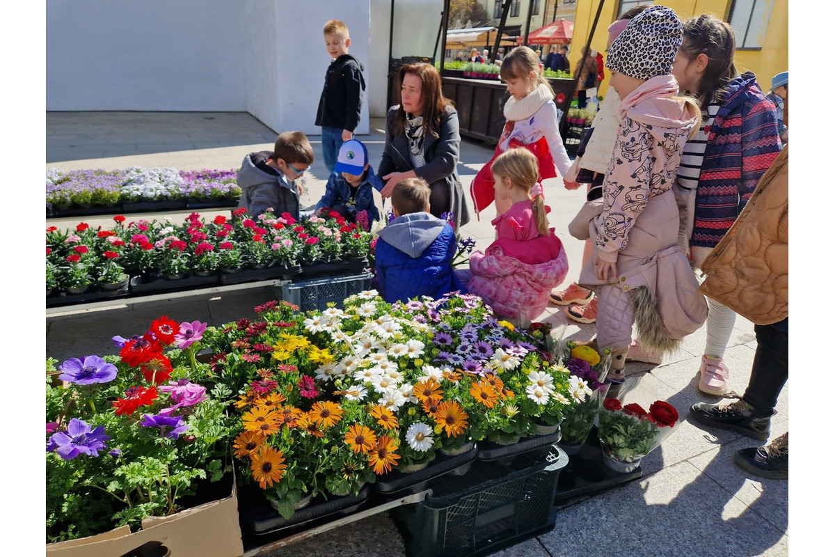 FOTO: Dominikánske námestie ožilo farbami, predajcovia vás vybavia na Veľkú noc, foto 17