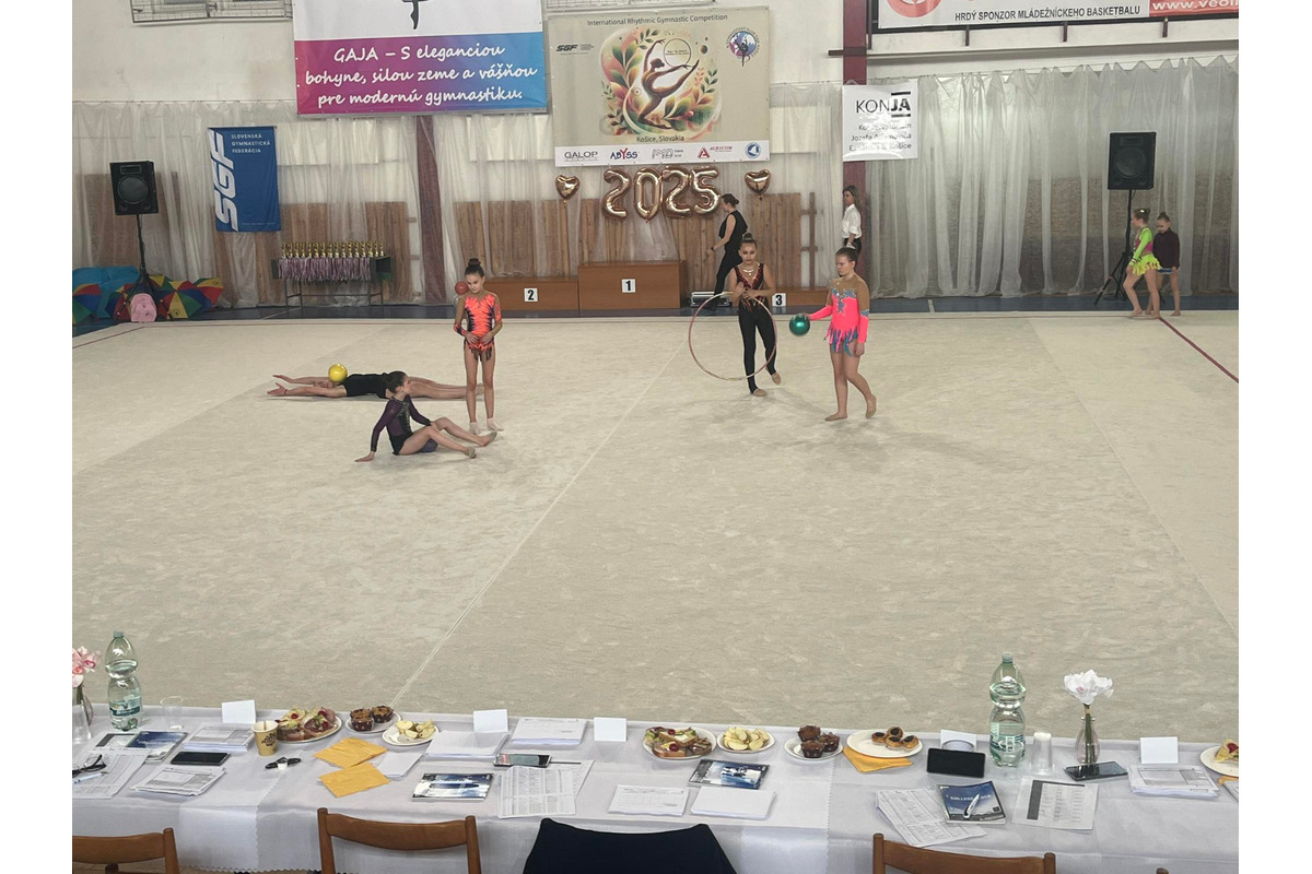 Mladé gymnastky si počas víkendu zmerali sily s Maďarkami, Poľkami aj Ukrajinkami, foto 5