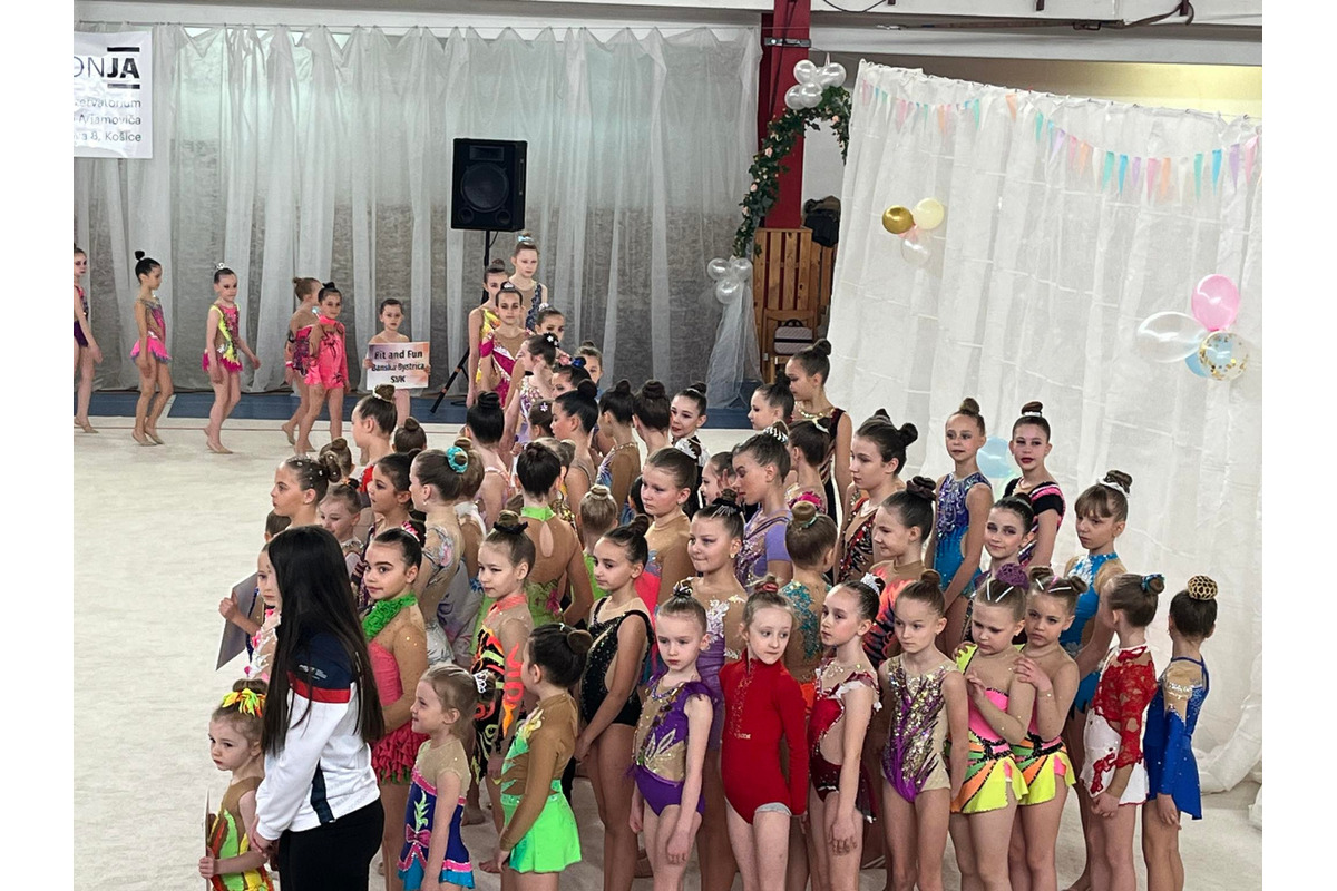 Mladé gymnastky si počas víkendu zmerali sily s Maďarkami, Poľkami aj Ukrajinkami, foto 9