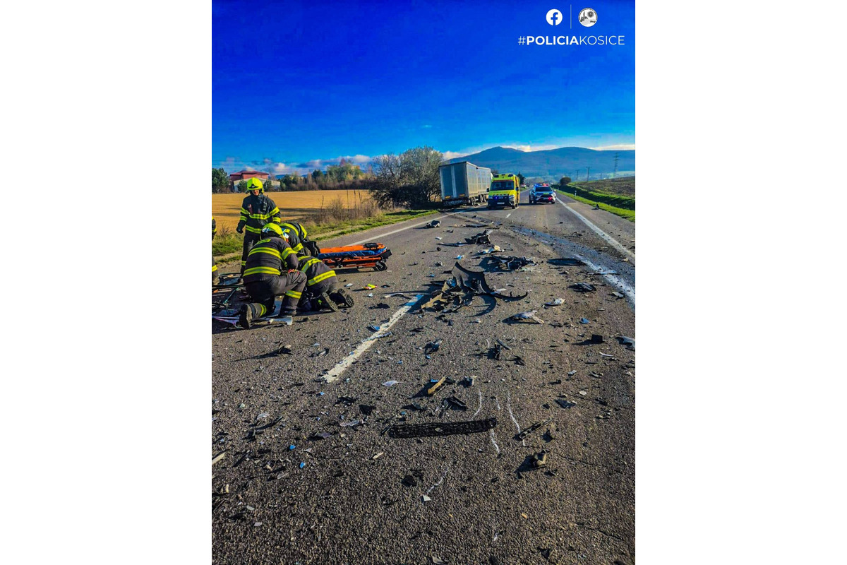 Pondelkové ráno prinieslo vážnu dopravnú nehodu v Rožňave, foto 3