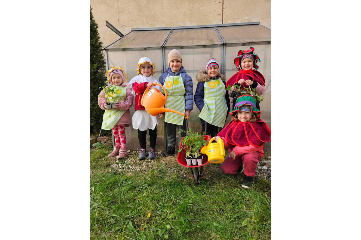 Deti si spolu posadili ovocie a zeleninu, pribudol aj bylinkový záhon, foto 4