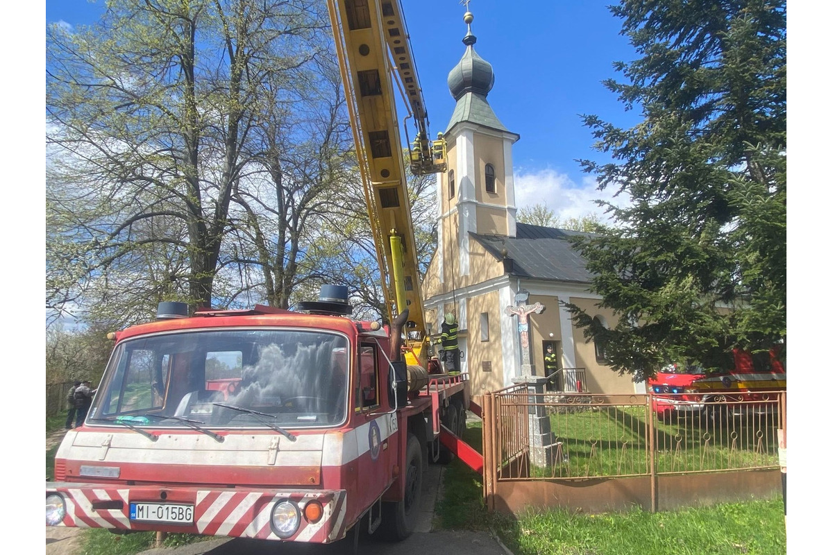 FOTO: Požiar kostolnej veže vo Vysokej nad Uhom, foto 1