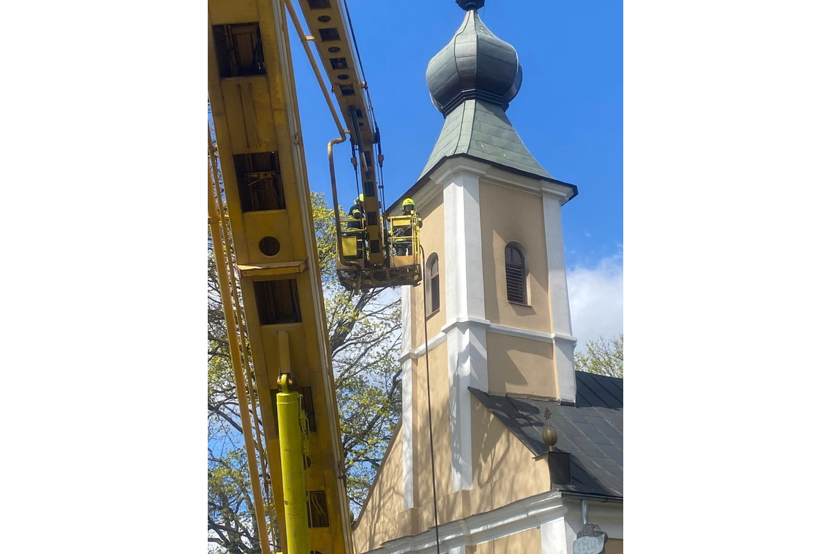 FOTO: Požiar kostolnej veže vo Vysokej nad Uhom, foto 2