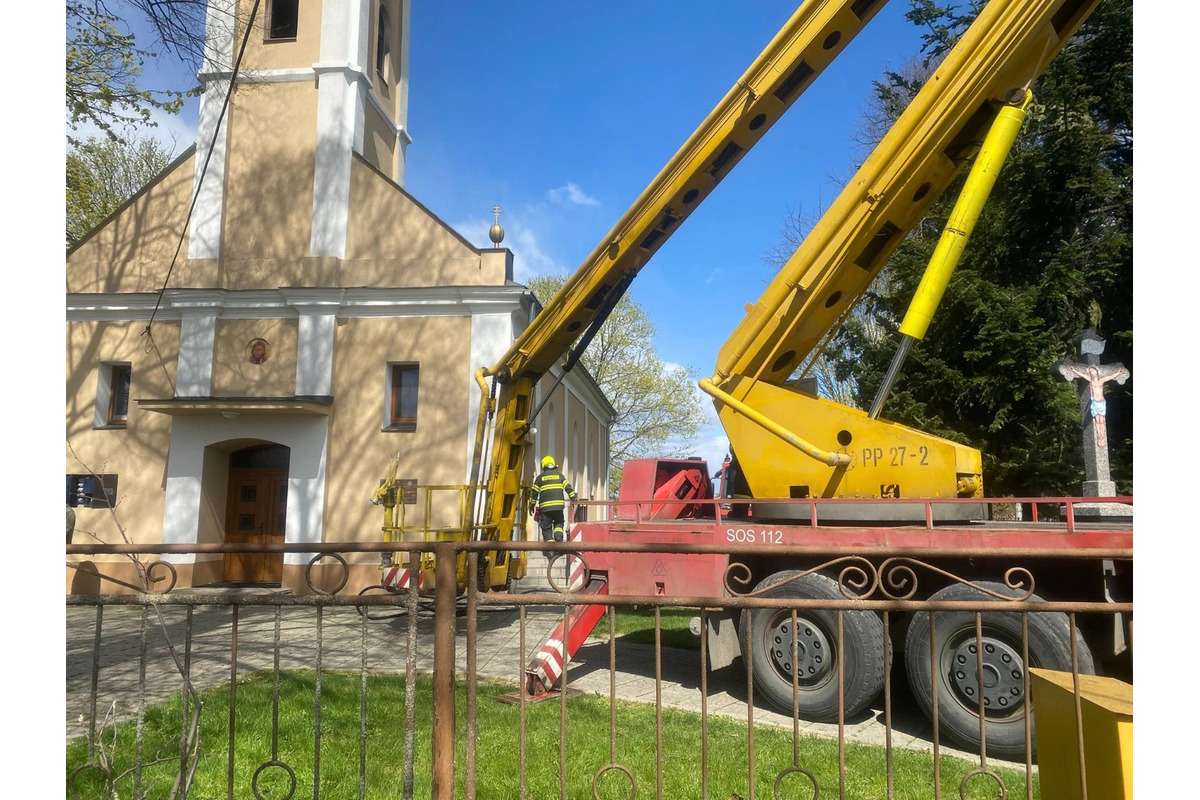 FOTO: Požiar kostolnej veže vo Vysokej nad Uhom, foto 4