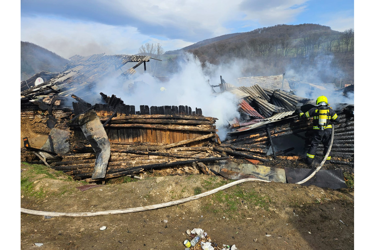 Rodina z obce Kobeliarovo prišla v priebehu niekoľkých minút o strechu nad hlavou, foto 1