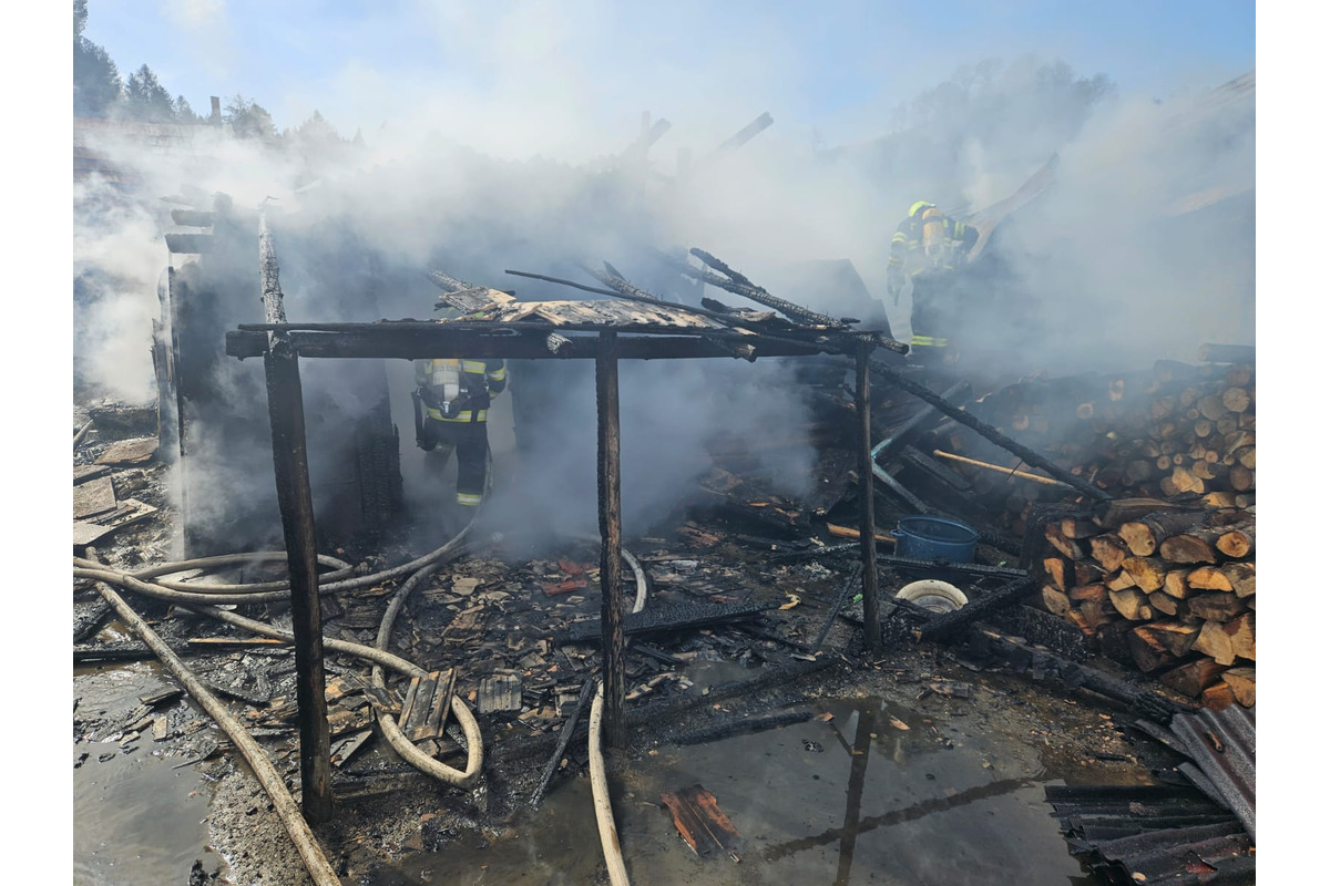 Rodina z obce Kobeliarovo prišla v priebehu niekoľkých minút o strechu nad hlavou, foto 2