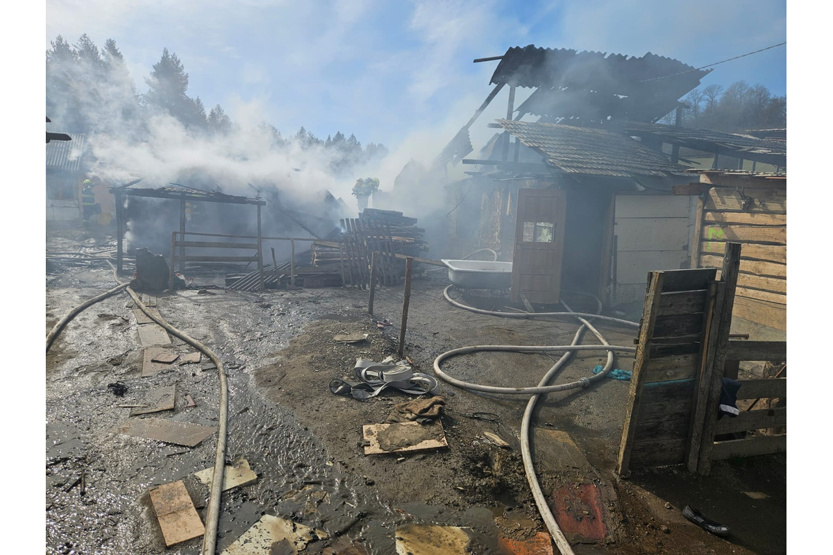 Rodina z obce Kobeliarovo prišla v priebehu niekoľkých minút o strechu nad hlavou, foto 3