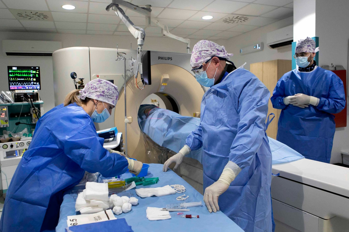 FOTO: Košická univerzitná nemocnica zaviedla pokrokovú liečbu tumorov, foto 2