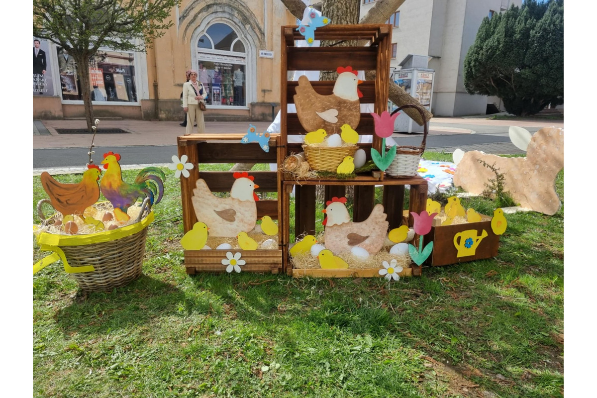 FOTO: Obce a mestá vo veľkonočnom šate. Ktorá výzdoba sa vám páči najviac?, foto 7