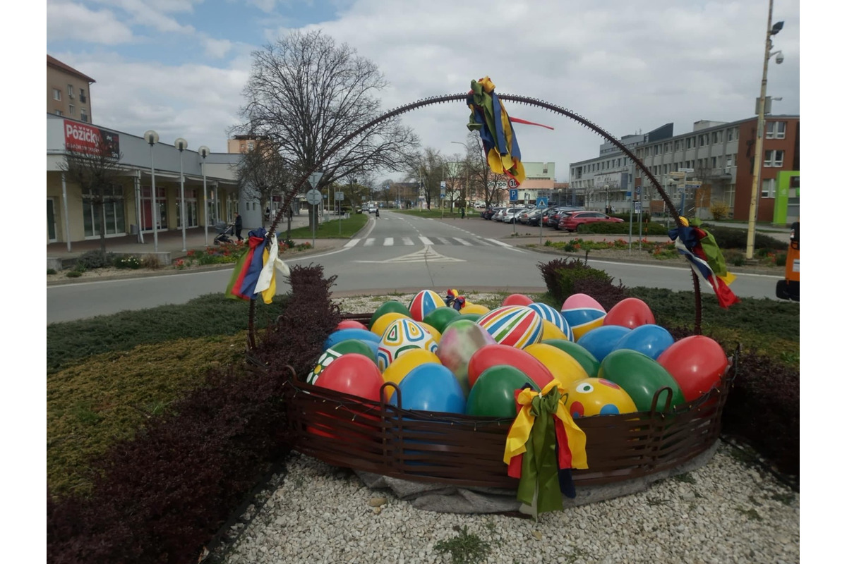 FOTO: Obce a mestá vo veľkonočnom šate. Ktorá výzdoba sa vám páči najviac?, foto 11