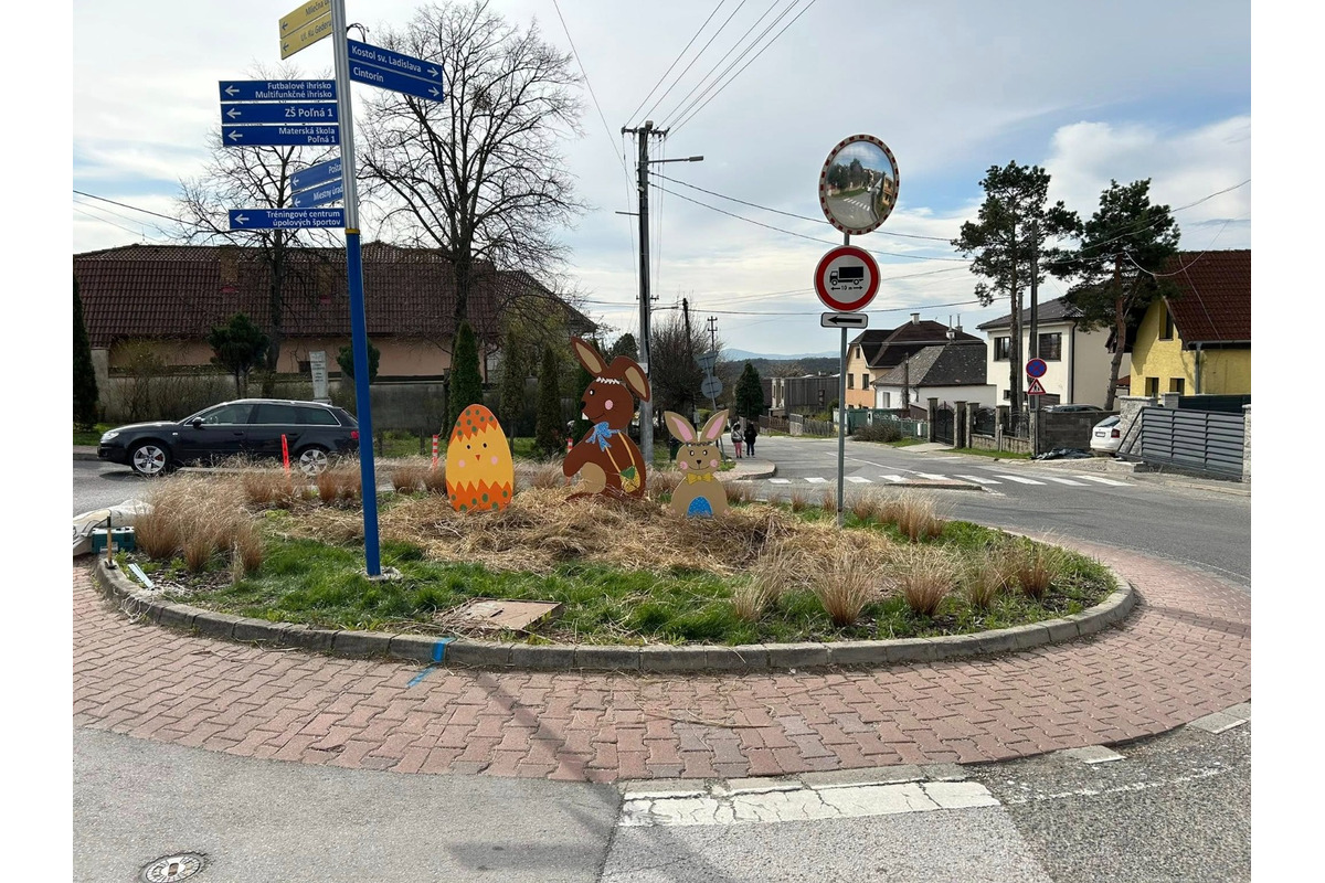 FOTO: Obce a mestá vo veľkonočnom šate. Ktorá výzdoba sa vám páči najviac?, foto 40