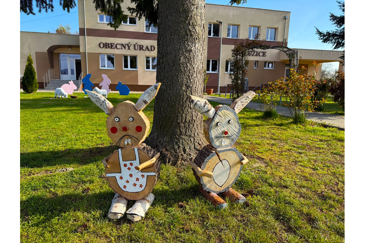 FOTO: Obce a mestá vo veľkonočnom šate. Ktorá výzdoba sa vám páči najviac?, foto 24