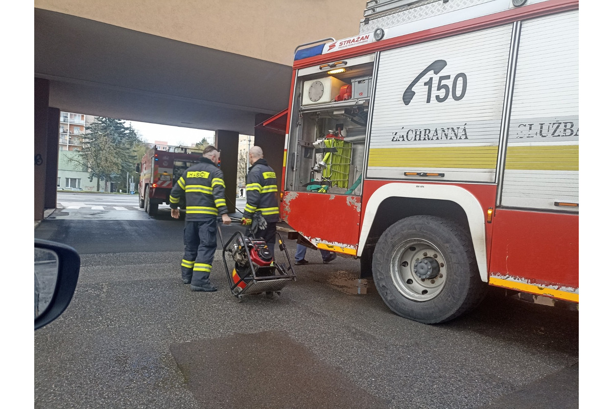 FOTO: V pivnici v košickej bytovke začala horieť elektrická kolobežka, foto 5