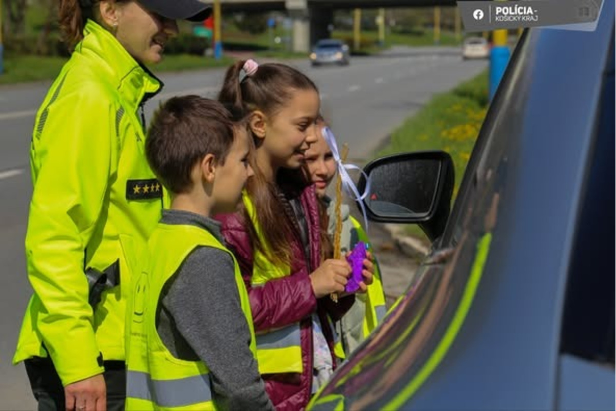 FOTO: Malí školáci rozdávali pokuty aj odmeny v Košickom kraji, foto 3
