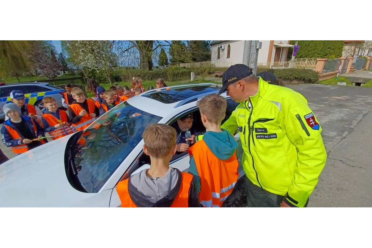 FOTO: Malí školáci rozdávali pokuty aj odmeny v Košickom kraji, foto 4
